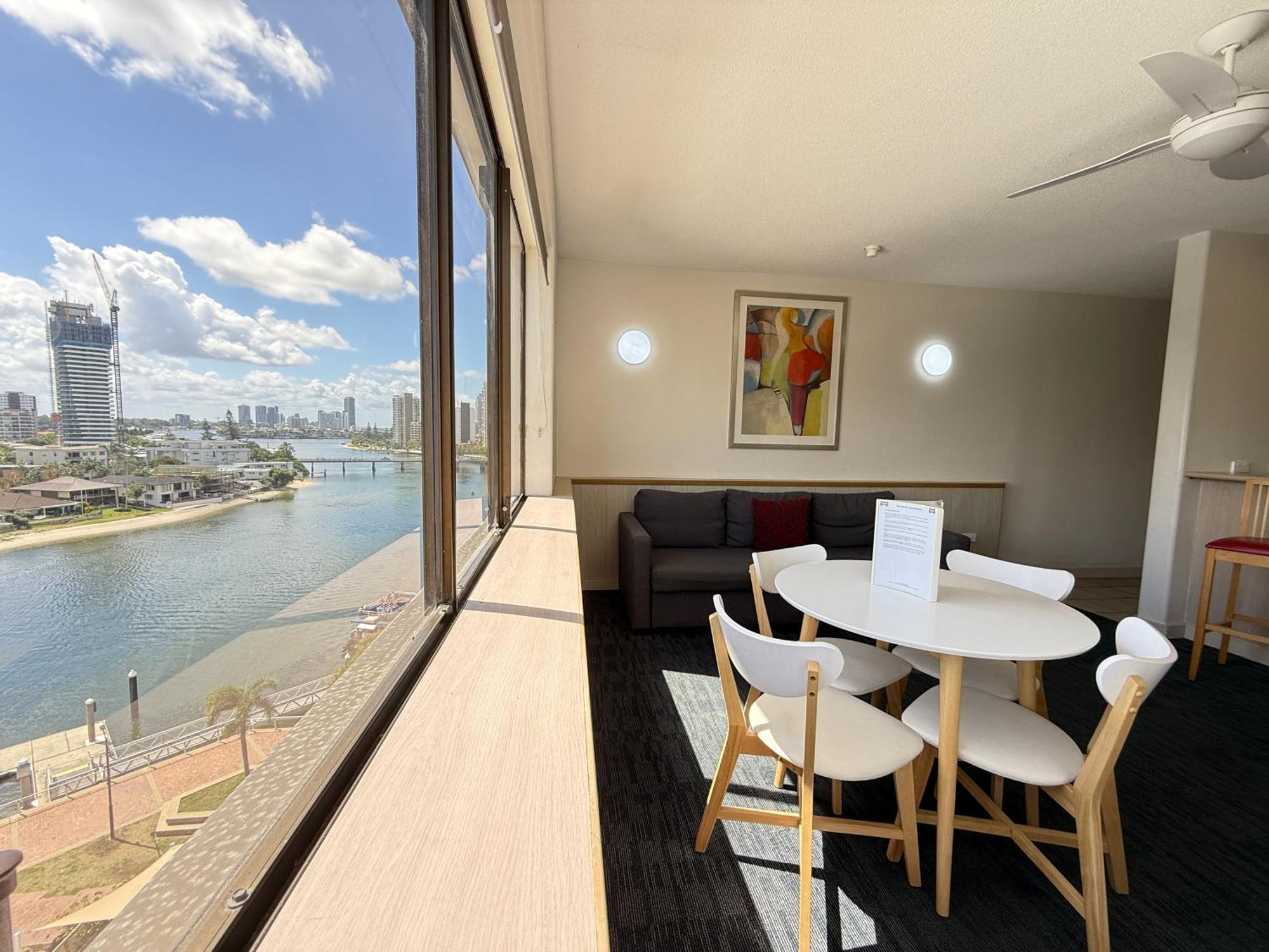 Tiki Hotel Apartments Surfers Paradise Guldkusten Exteriör bild