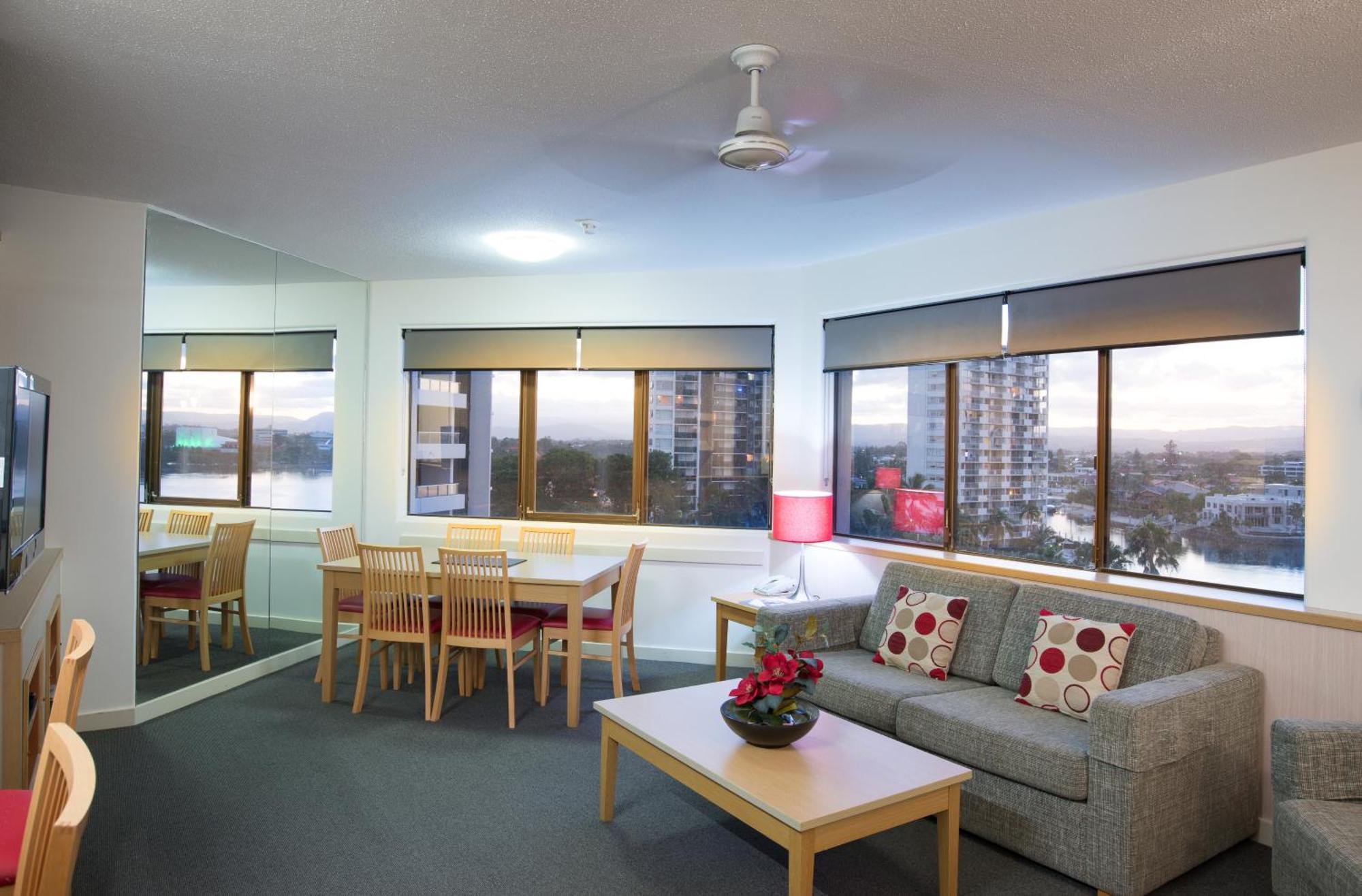 Tiki Hotel Apartments Surfers Paradise Guldkusten Exteriör bild