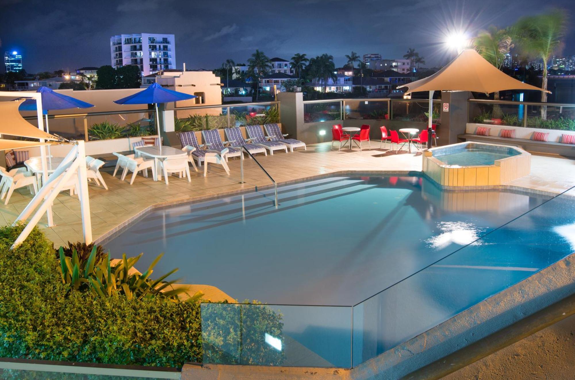 Tiki Hotel Apartments Surfers Paradise Guldkusten Exteriör bild