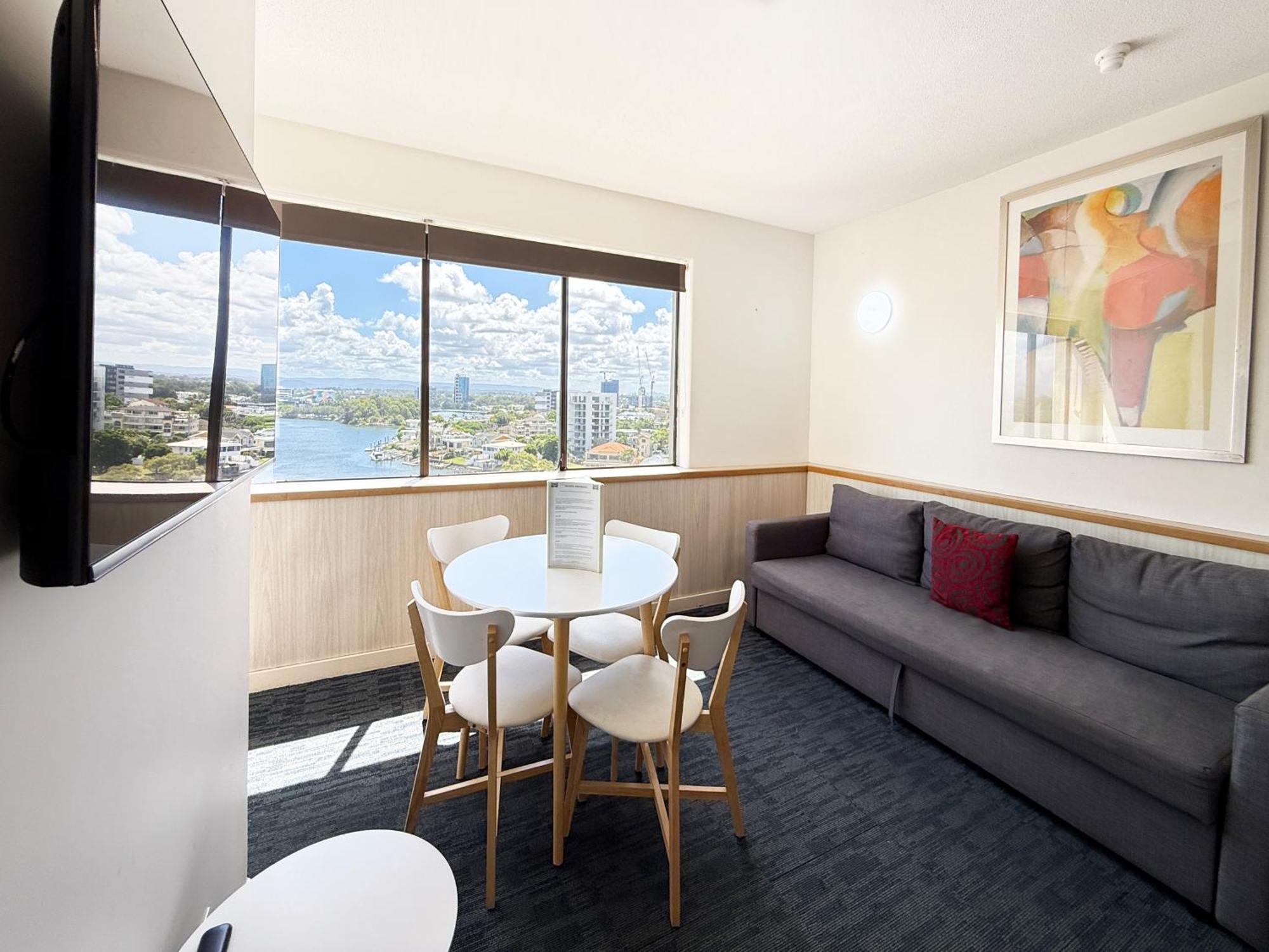 Tiki Hotel Apartments Surfers Paradise Guldkusten Exteriör bild