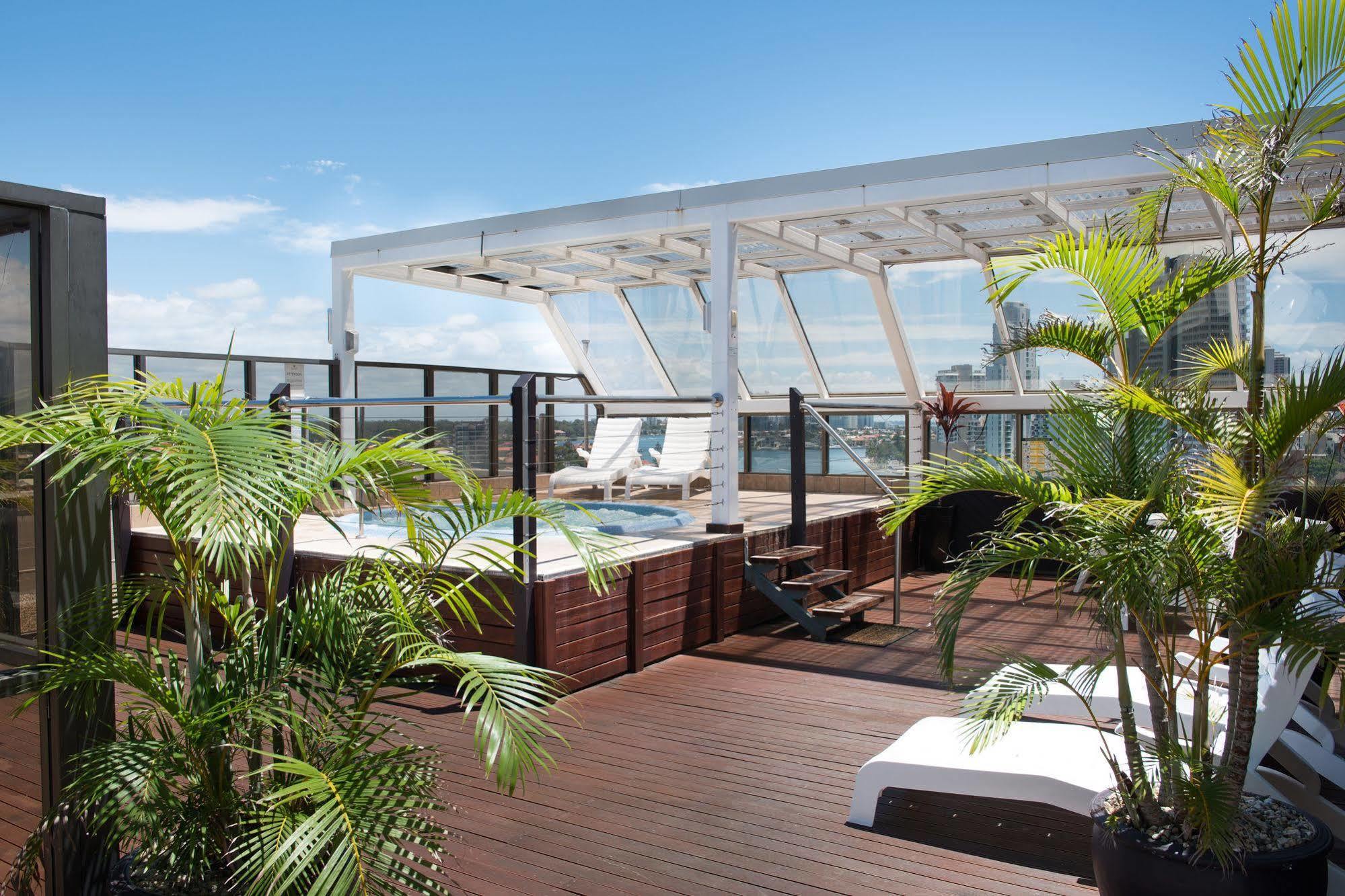 Tiki Hotel Apartments Surfers Paradise Guldkusten Exteriör bild